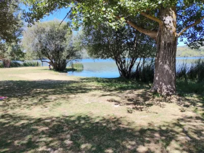 Playa fluvial Lago Carucedo